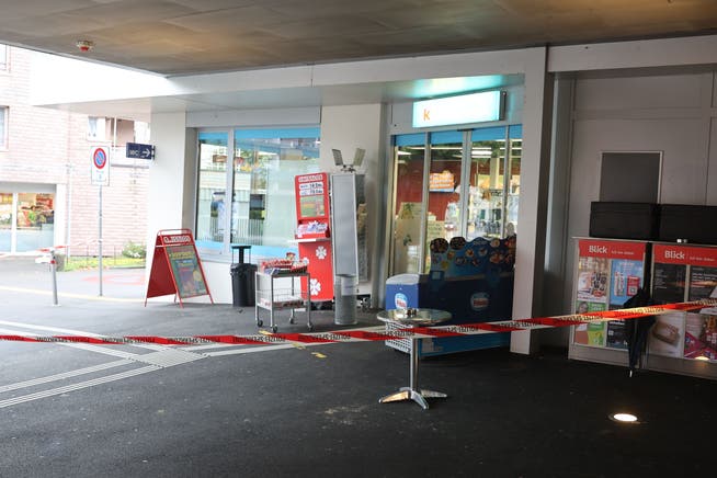 Der Kiosk war nach dem Überfall abgesperrt.