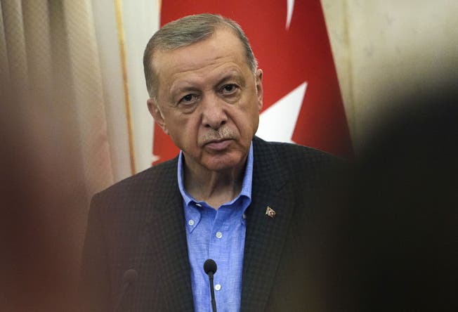 Der türkische Präsident Recep Tayyip Erdogan will den Nato-Beitritt von Schweden und Finnland weiter blockieren, falls die beiden skandinavischen Länder die angeblichen «Terroristen» nicht ausliefern.