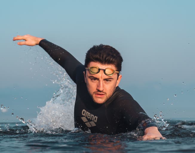 35 Kilometer: Noam Yaron will den Vierwaldstättersee durchschwimmen.