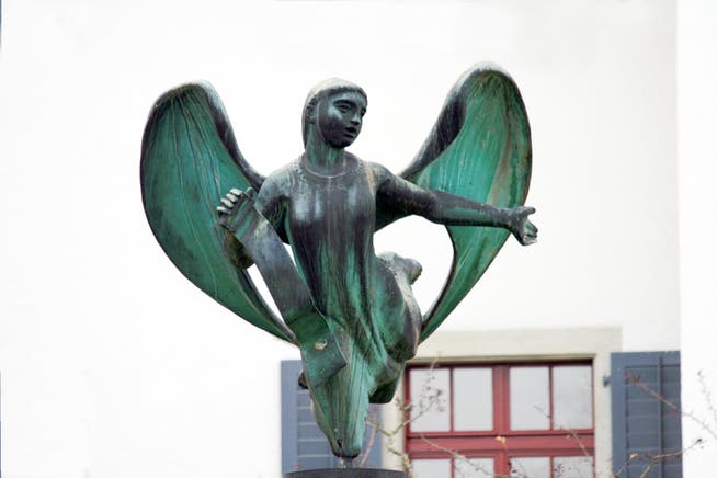 Die Statuen des Künstlers Eduard Spörri können auch ausserhalb der Wettinger Museumsräumlichkeiten betrachtet werden.