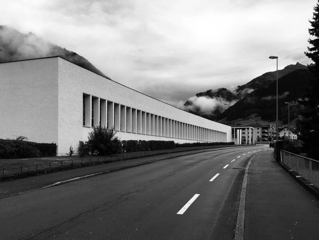Die Front der Produktionshalle der Dätwyler AG, von den schweizweit bedeutenden Architekten Otto Rudolf Salvisberg und Roland Rohn in den 1940er-Jahren entworfen.