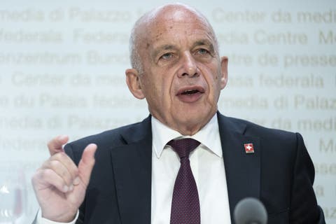 Federal Councilor Ueli Maurer, Head of the Federal Department of Social Affairs