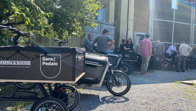 Am Montagmittag startete das Elektromobilitätsprojekt «Sankt Pedalo» in der Lokremise in die zweite Runde. (Bild: Lilli Schreiber)