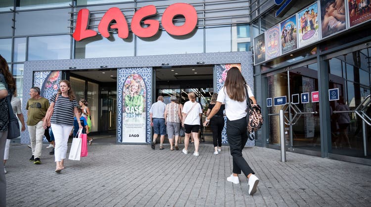 Einkaufszentrum Lago in Konstanz im Sommer: Einkaufstourismus hat sich noch nicht von der Pandemie erholt. (Ralph Ribi)