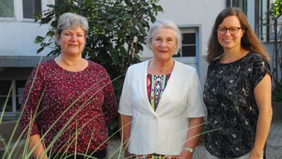 Ursula Layritz, Renata Egli-Gerber und Pfarrerin Angela Hochstrasser referieren im  Café-Treff Philosophie. (Bild: Kurt Peter)
