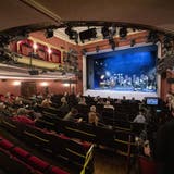 Das Schweizer Theaterleben finden nicht nur im Schauspielhaus Zürich statt. (Bild: Ennio Leanza / KEYSTONE)