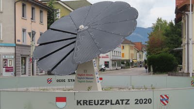 Die EWD-Solarblume auf dem Kreuzplatz-Kreisel hilft in der aktuellen Strompreisnot in Derendingen nicht weiter. (Rahel Meier)