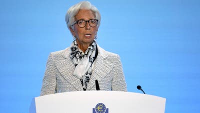 EZB-Präsidentin Christine Lagarde verkündete den historischen Zinsentscheid am Donnerstagnachmittag. (Ronald Wittek / EPA)