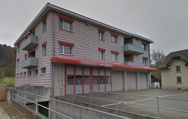 Das ehemalige Feuerwehrmagazin in Oberkulm soll verkauft werden, um mit dem Erlös eine Parzelle für den Neubau eines Kindergartens zu erwerben.