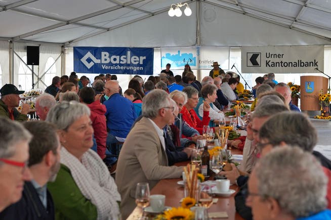 Die Bevölkerung von Erstfeld feiert gemeinsam das Energiestadtfest 2022.