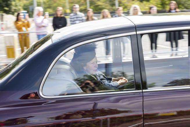 Prinzessin Anne bei der Durchfahrt durch Aberdeen, Schottland auf dem Weg von Balmoral nach Edinburgh.