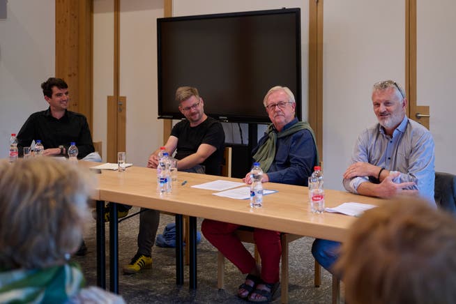 Wakker-Tag Grenchen: Podiumsdiskussion mit (von links) Moderator Daniel Grambone, Patrick Schoeck, Claude Barbey und Fabian Ochsenbein.