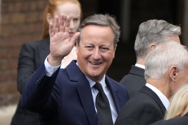 Der ehemalige britische Premierminister David Cameron verlässt am Samstag, den 10. September 2022, den St. James’s Palace in London, nachdem König Charles III. bei der Thronbesteigung proklamiert worden war.