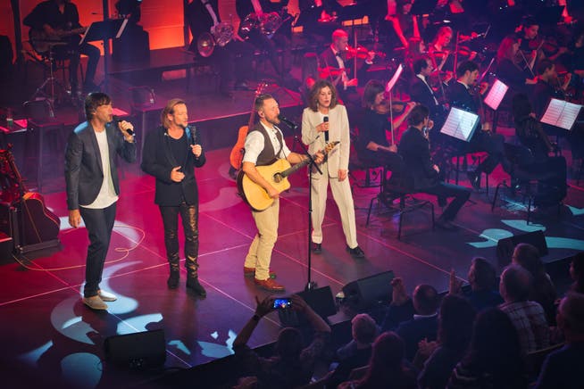 Adrian Stern, Sina, Michael von der Heide und Kunz traten in der Andermatt Konzerthalle mit dem Swiss Orchestra auf.