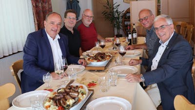 Markus Dieth (von links), Stefan Schneider, René Wassmer, Hans Peter Kuhn und Roland Frauchiger starten in die Metzgete-Saison. (Deborah Bläuer)