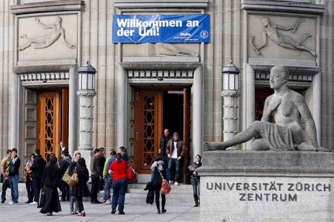 Die Zahl der Studierenden ist an der Universität Zürich gegenüber dem Vorjahr leicht gesunken, von rund 28'100 auf 27'800, die Uni am Donnerstag mitteilte.