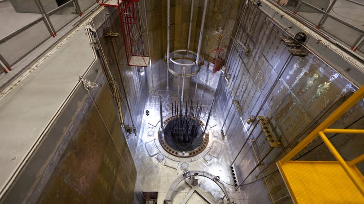 Der offene Reaktor während der Revision im Atomkraftwerk Beznau-2 in Döttingen. Die Atomkraftwerke Beznau-1 und Beznau-2 liefern rund 6 Milliarden Kilowattstunden Strom im Jahr. (Bild: Gaetan Bally / KEYSTONE)