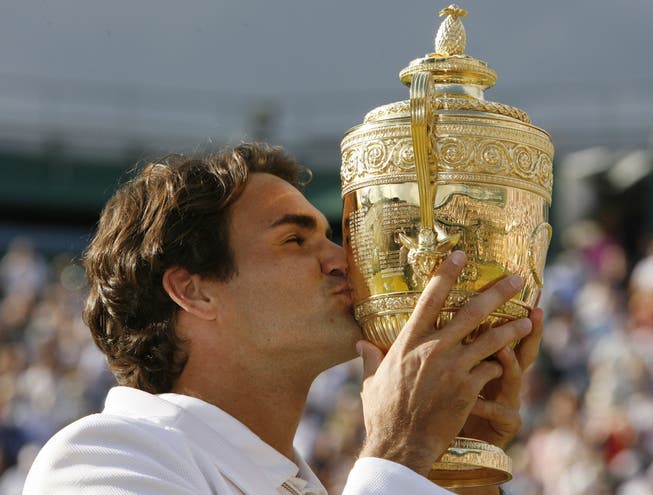 Der achtmalige Wimbledon-Sieger erfährt in der Presselandschaft viele Lobpreisungen. Hier ist er 2007 nach seinem fünften Triumph hintereinander zu sehen.
