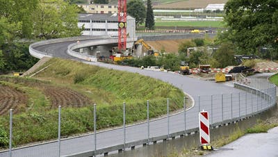 Die neue Brücke über die Reuss ist das Kernstück der 1,9 Kilometer langen Umfahrung. (Alexander Wagner)