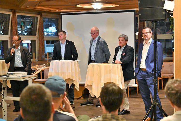 Prominentes Podium diskutierte über die Strommangel (von links): Josef Hess, Remo von Ah, Hansruedi Aggeler, Daniel Wyler und Thomas Baumgartner.