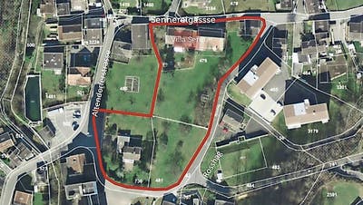 Blick auf das Quartier Altendorf: Die Wohnüberbauung ist in dem rot eingezeichneten Areal geplant. Der Sondernutzungsplan liegt zur Einsicht und Mitwirkung auf. (Bild: PD)