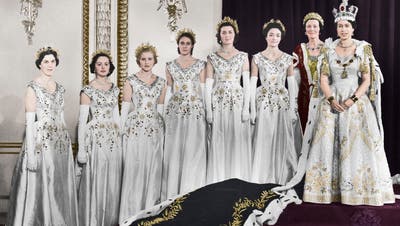 Queen Elizabeth (rechts) passte sich dem Protokoll des Hofes immer pflichtbewusst an. Für dramatische Wendungen sorgten andere. (Bild: Getty)