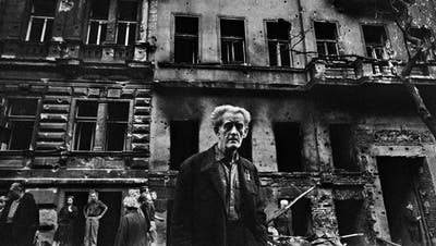 Wiederkehr brutaler Geschichte: Dieses Bild nach dem Prager Aufstand 1968 könnte auch für die Ukraine stehen. (Bild: Josef Koudelka / Magnum)