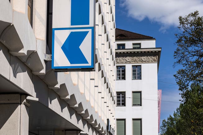Die Luzerner Kantonalbank zahlt mehr Zinsen für Sparerinnen und Sparer aus.