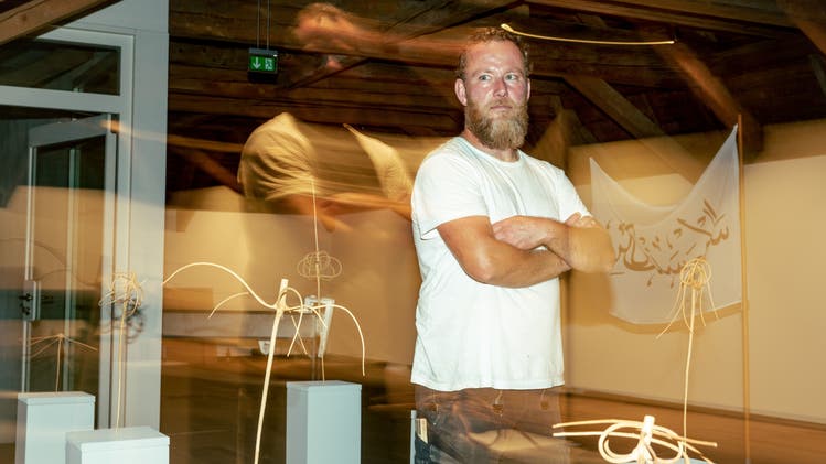 Vorstandsmitglied Ueli Alder kuratierte die Ausstellung im Dachgeschoss der Propstei und führte durch zwei Kunst-Talks.