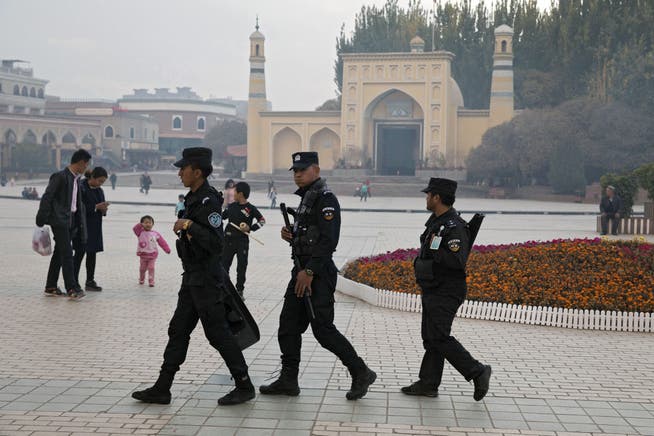 Chinesische Sicherheitskräfte in der Stadt Kashgar in der Provinz Xinjiang (Archivbild 2017).