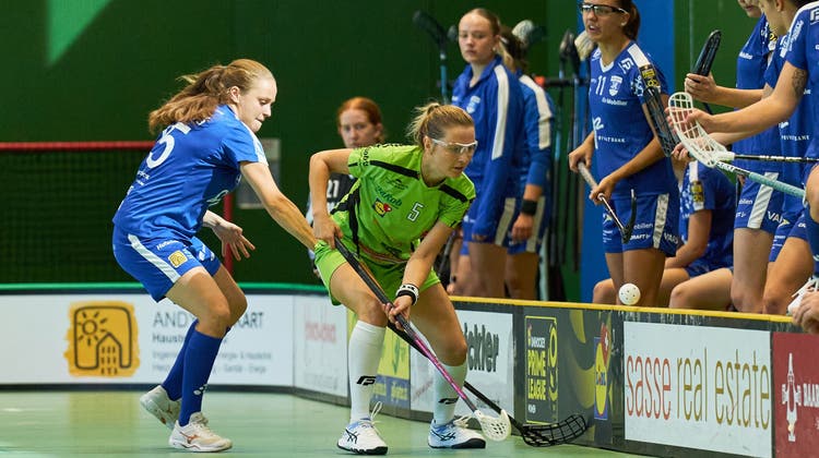Zug mit Ivana Supakova (links, im Spiel gegen Emmental) muss gegen den Meister auf einen Glanztag hoffen. (Bild: Mathias Blattmann (Zug, 11. September 2022))