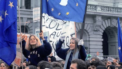 Lange her: Jugendliche demonstrieren nach dem EWR-Nein 1992. (Lukas Lehmann / Keystone)