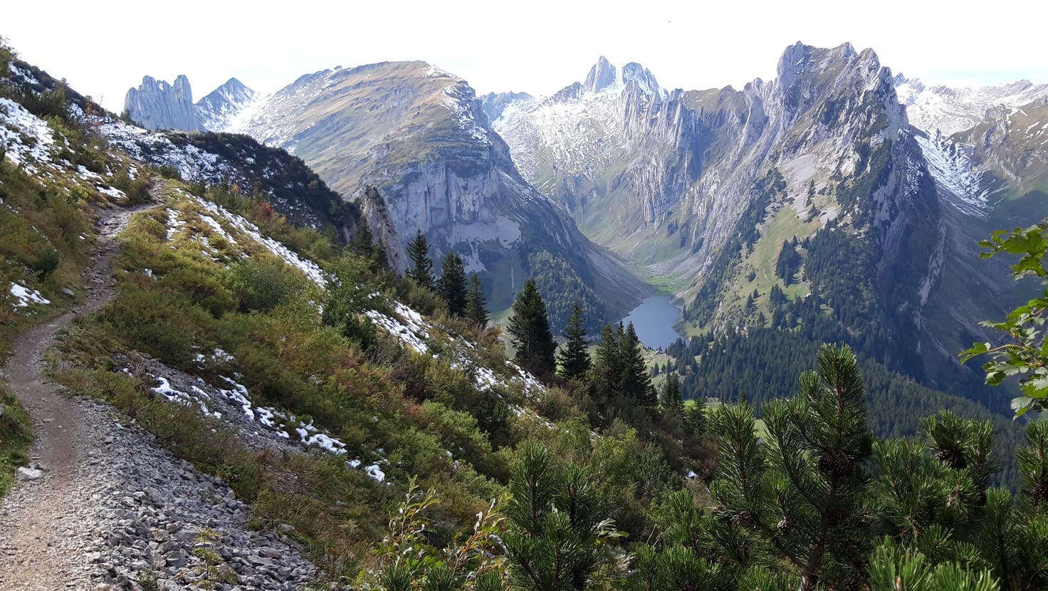 Auf dem geologischen Wanderweg im Alpstein können Touristinnen und Touristen mehr über die Vielfalt der geologischen Schichten der vergangenen Jahrtausenden erfahren. (Bild: Klaus Businger)
