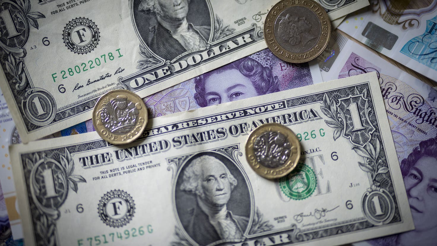 Der Dollar überflügelt alle anderen Währungen - insbesondere das britische Pfund und den Euro. (Tolga Akmen / EPA)