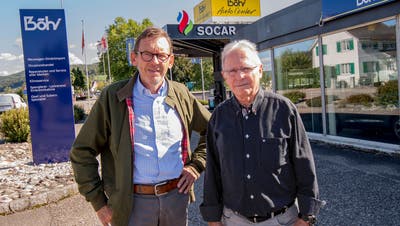Christoph Keigel von der Garage Keigel (links) und Alex Böhi, früherer Geschäftsführer und Mitbesitzer des Autocenters Böhi AG. (Nicole Nars-Zimmer (Liestal, 19. September 2022))