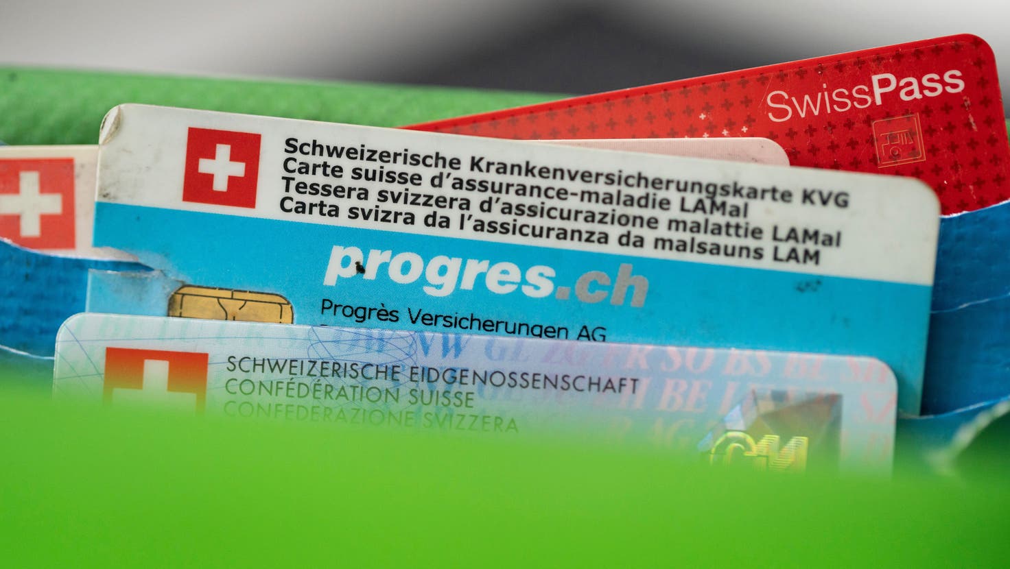 Der Prämienhammer ist da: Solothurnerinnen und Solothurner zahlen nächstes Jahr im Schnitt 6,9 Prozent mehr für ihre Krankenkasse. (Gaetan Bally / KEYSTONE)
