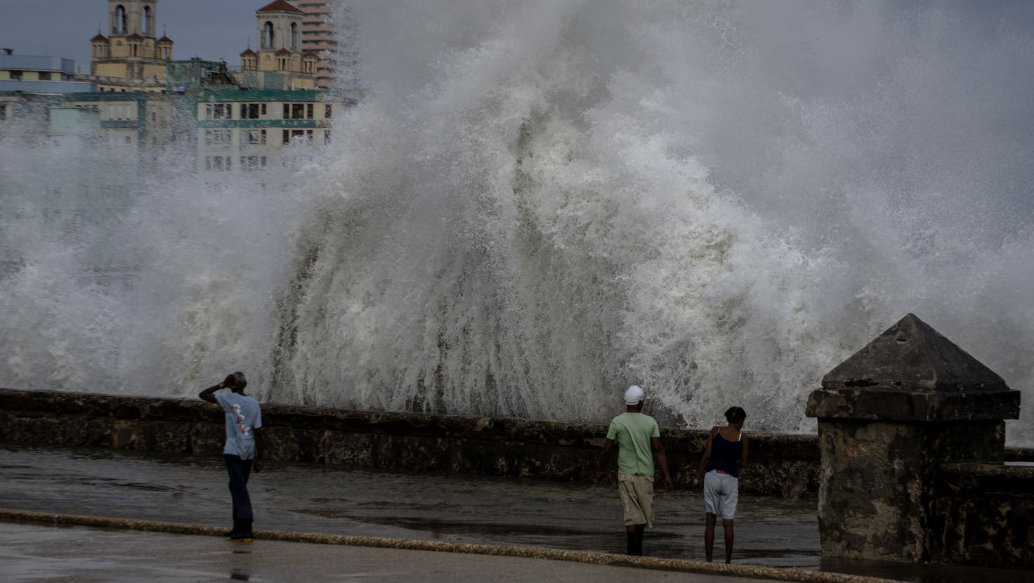 Der Hurrikan «Ian» trifft mit voller Wucht Havanna und verursachte auf Karibik-Insel einen Stromausfall. (Bild: Ramon Espinosa / AP)