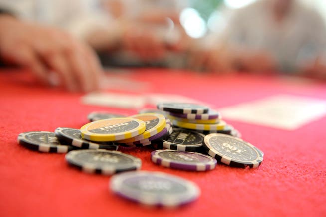 Minderjährige dürfen im Kanton Zug auch weiterhin nicht an kleinen Pokerturnieren teilnehmen.