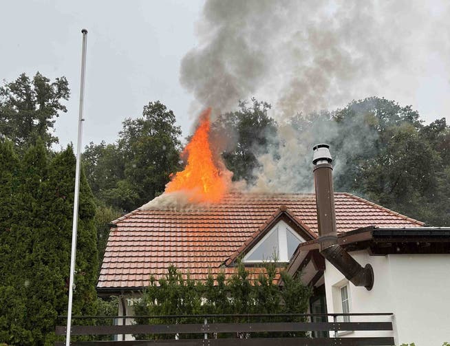 In einem Einfamilienhaus in Würenlos hat es am Mittwochabend gebrannt.