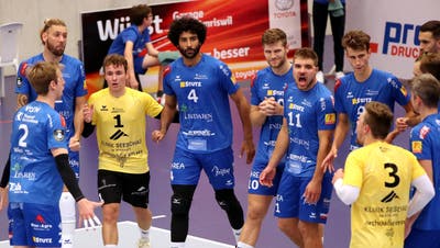 Die Mannschaft von Volley Amriswil wird in der NLA-Saison 2022/23 die gejagte sein. (Mario Gaccioli (Amriswil, 28. September 2022))