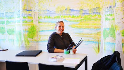 Gisela Kämpf hat mit ihrem Kunstwerk die Cafeteria im Spital Muri in eine positive Umgebung verwandelt. (zvg)