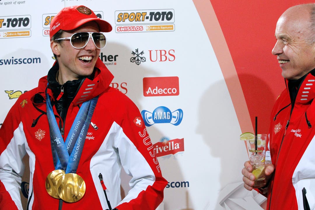 Ueli Maurer gemeinsam mit Skisprung-Legende Simon Ammann an den Olympischen Spielen in Vancouver 2010.