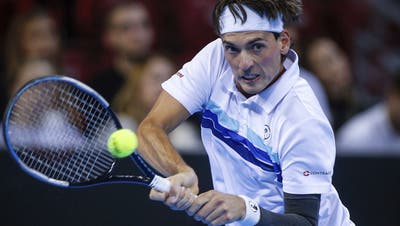 Marc-Andrea Hüsler bleibt bei seinem ATP-Finaldebüt eiskalt und schnappt sich in Sofia den Titel. (Keystone)
