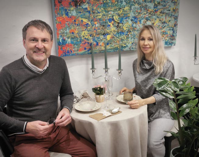 Michael Derrer und Lebenspartnerin Atia Miraz erwarten im Rheinfelder Art-Restaurant Bohème ein internationales Forscherteam. 