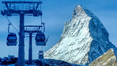 Zu hohe Temperaturen machen den Organisatoren in Zermatt zu schaffen. (Keystone)