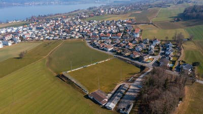 Der Fussballplatz Bühlwäldli in Nottwil soll auch ohne Sportcluster um ein Spielfeld erweitert werden. Jedoch muss Nottwil die Kosten nun alleine tragen. (Bild: Patrick Huerlimann, (Nottwil, 09. März 2022))