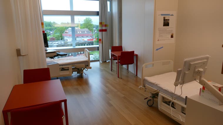 Die Patientenzimmer im Neubau des Bürgerspitals sind mit Parkett ausgestattet. (Lea Durrer)