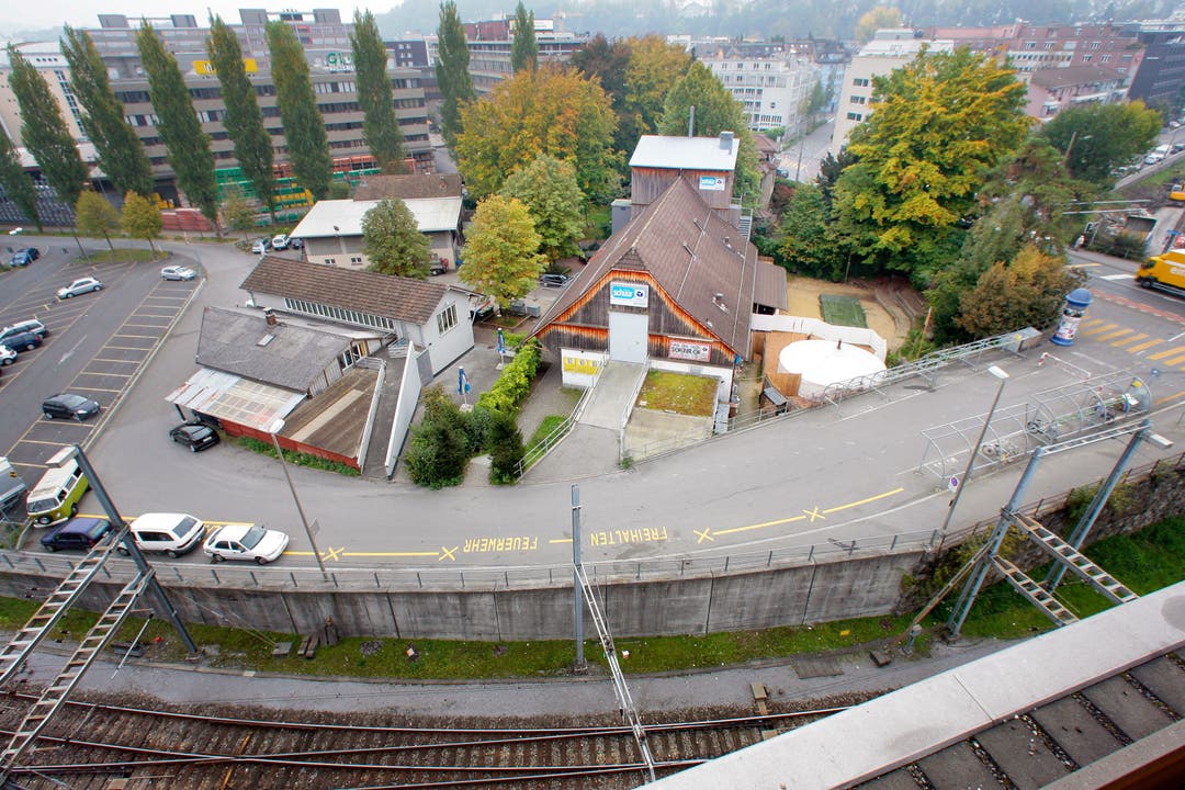 Das Konzerthaus Schüür von oben im Jahr 2007. Links das Gebäude mit dem «Spanier», dem Gastrolokal der spanischen Community in Luzern. Gleich dahinter das Lagergebäude der Stadtgärtnerei. 