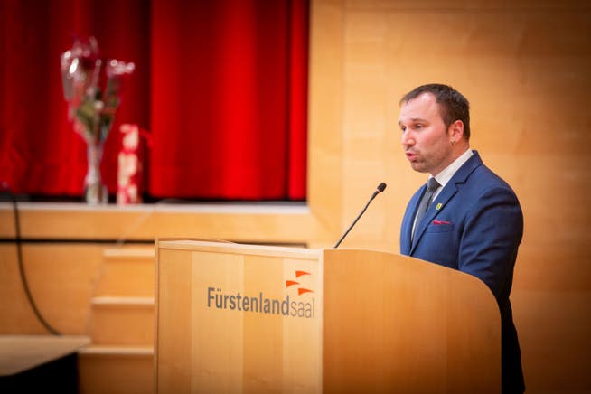 Florin Scherrer (Mitte) sitzt seit 2017 im Stadtparlament Gossau.