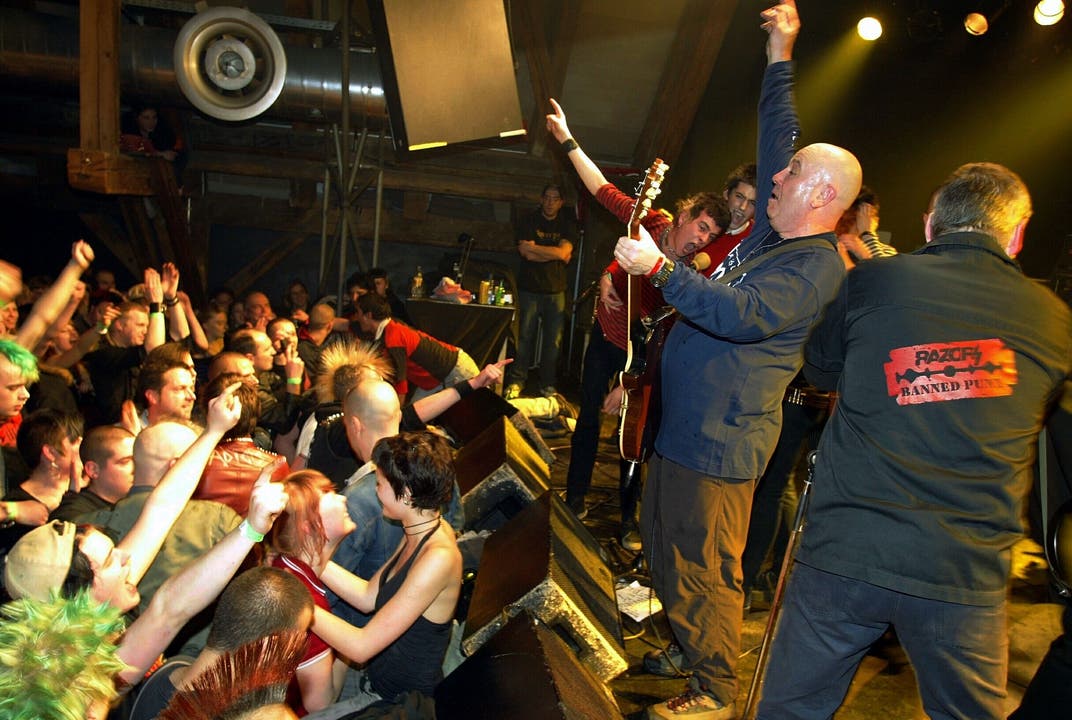 Impression von einer Punk-Party im Februar 2006. 